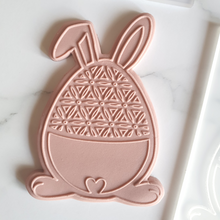Load image into Gallery viewer, Floral Bunny Tag Stamp and Cutter set
