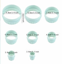 Load image into Gallery viewer, 8pc Double Sided Round Cookie Cutter with Crinkle Edge

